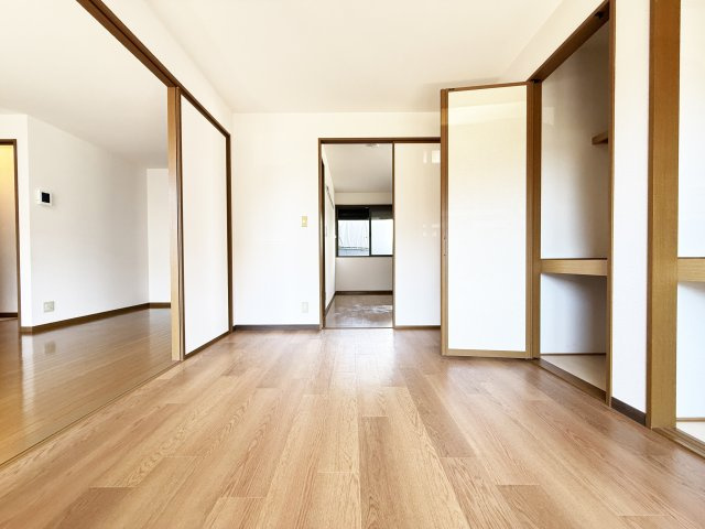 ドルフ東久万の内装