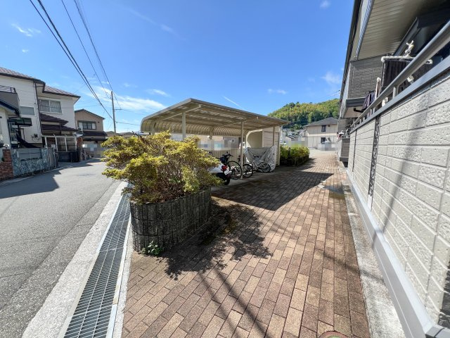 ドルフ東久万のエントランス