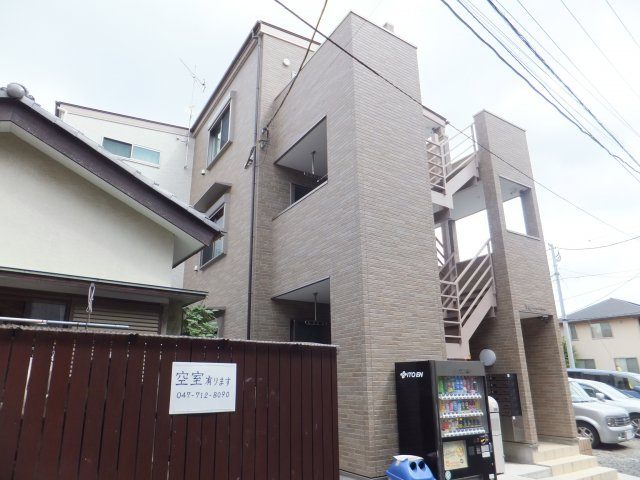 Royal Court下総中山の外観