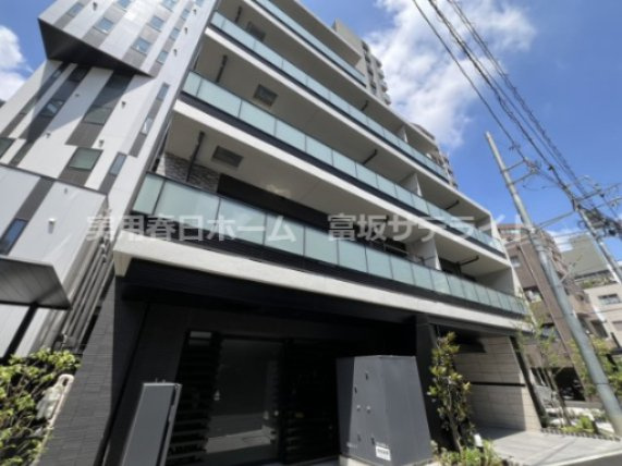 建物裏が入り口です