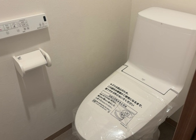 【トイレ】 | レサージュ南橋本弐番館 | トイレは大きさや形、機能、抗菌性などが異なる多種多彩なタイプが各メーカーから出ています。それぞれに良さがあるため、事前にどういったタイプのトイレがいいのかをご家庭内で決めて、内見に行くといいでしょう。