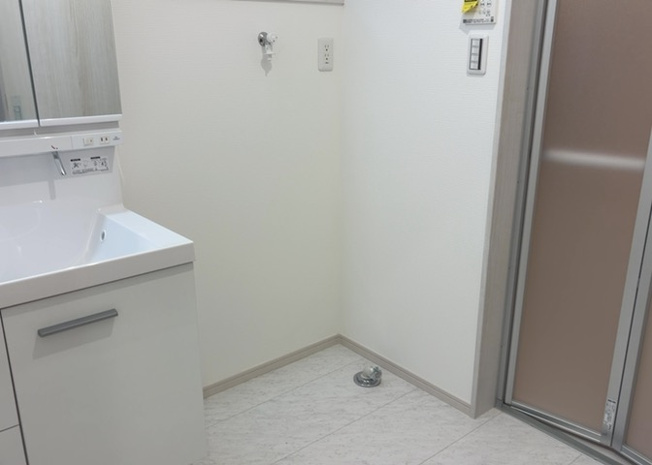 【発電・温水設備】 | 省エネ給湯器とは従来型の給湯器より熱効率が高く、少ない燃料でたくさんのお湯を沸かすことが出来る高効率な給湯器のことを指します。また、省エネ給湯器には種類があり、利便性や効果なども様々です。
