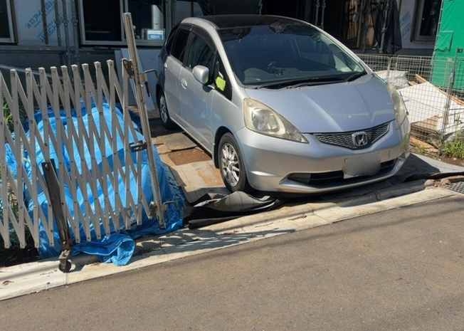【駐車場】 | 駐車場と明記されていても、最小スペースでつくられた駐車場だと大型車は駐車できなかったり、出入りしにくくなったりする可能性があります。お車のサイズと購入したい物件の駐車場のサイズを現地で確認しましょう。