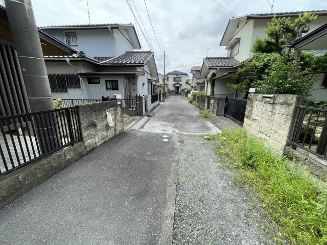 中古戸建・中古住宅　熊谷市柿沼　大幡小学校・大幡中学校の前面道路含む現地写真