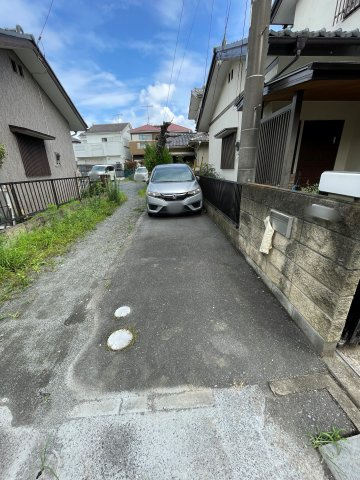 中古戸建・中古住宅　熊谷市柿沼　大幡小学校・大幡中学校の駐車場|2台駐車可能！（車種による）