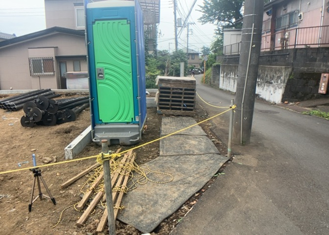 【駐車場】 | 駐車場と明記されていても、最小スペースでつくられた駐車場だと大型車は駐車できなかったり、出入りしにくくなったりする可能性があります。お車のサイズと購入したい物件の駐車場のサイズを現地で確認しましょう。