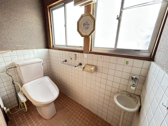 那賀郡那賀町阿井字杉の久保中古戸建のトイレ