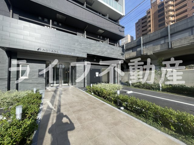 アドバンス大阪ストーリアのエントランス|ゆとりのあるエントランスです
