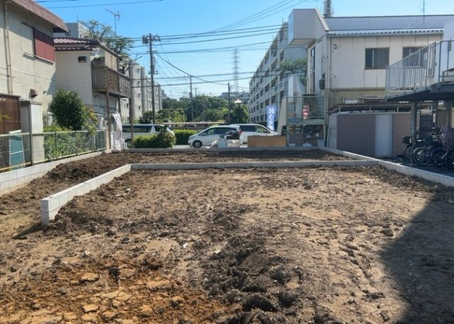 【庭】 | 庭があることでガーデニングや家庭菜園はもちろん、こどもの遊び場やペットを放して遊ぶことができます。また、家の周囲に余裕があるということです。隣地との間があれば、十分な日当たりと、風通しが確保できます。