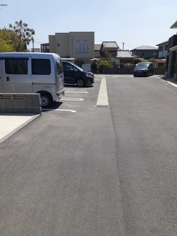 サクラ　ヴィレッジ　クルメ　Ⅱの駐車場|駐車スペースもあります☆
