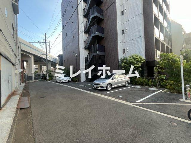 ドゥーエ蒲田南の駐車場