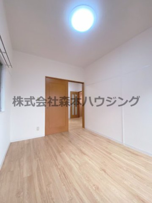【洋室】 | 　橋爪ビル | リビングスペース代わりに使えそうな洋室です