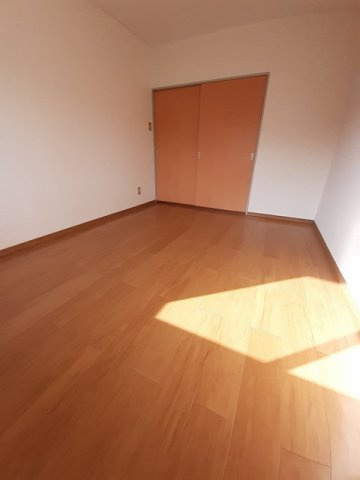 早津崎コーポの居間・リビング|明るい室内です☆