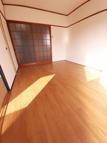 早津崎コーポの寝室|風通しも良い寝室です☆