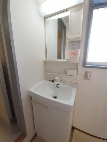早津崎コーポの洗面所|明るい洗面所です★