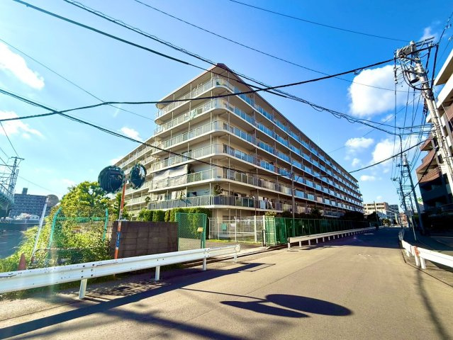 日商岩井鶴見マンションの外観|住まいの価値を高める美しい外観デザイン。