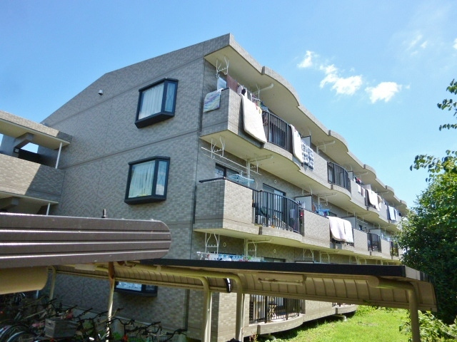 第３緑光コーポラスの外観|緑豊かな住環境