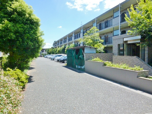 第３緑光コーポラスの駐車場|駐車場は敷地内・平置き