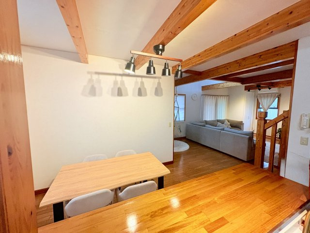 売中古戸建　中央区雄踏町宇布見のキッチン|ダイニングキッチンのスペースがしっかり確保でき、メリハリのある生活空間です。