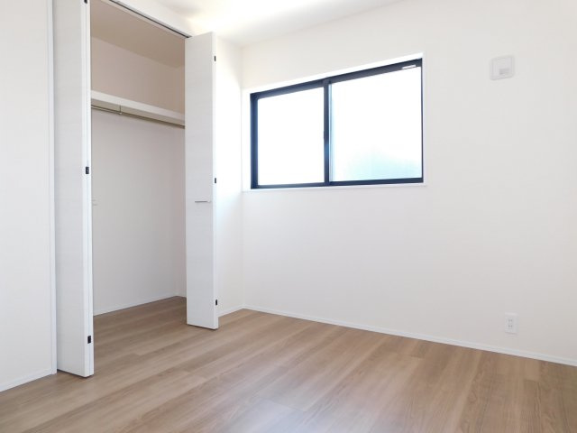 名古屋市港区東茶屋１丁目の新築一戸建の洋室|◇洋室◇　　明るい洋室５．２帖　全居室収納完備！