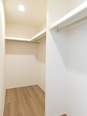 名古屋市港区東茶屋１丁目の新築一戸建の収納|◇大型ウォークインクローゼット◇　　洋服や季節物の荷物などが大容量収納できます！