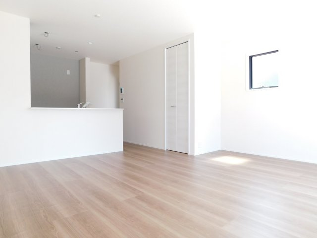 名古屋市港区東茶屋１丁目の新築一戸建の居間・リビング|◇リビング◇　　南面で明るいリビング１７．０帖　リビング収納完備！