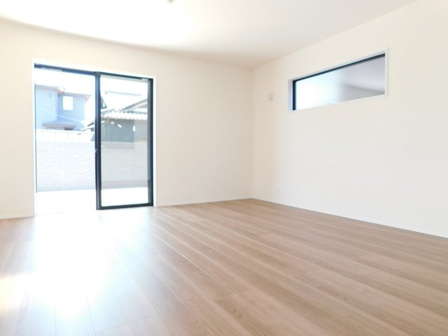 名古屋市港区東茶屋１丁目の新築一戸建の居間・リビング|◇リビング◇　　南面で明るいリビング１７．０帖　三面採光の開放感のある空間♪