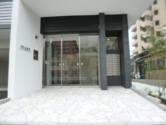 SEIZAN箱崎駅前のエントランス