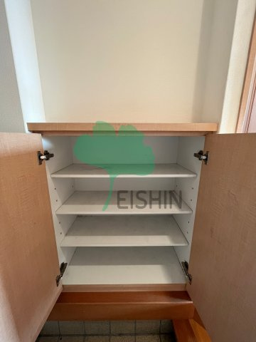 レジディア天神南の玄関|下駄箱もしっかりついてます！