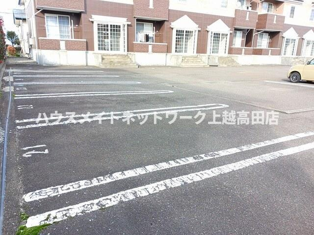 グレースＡの駐車場|消雪付駐車場