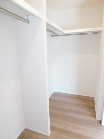 名古屋市港区秋葉１丁目の新築一戸建の収納|◇大型ウォークインクローゼット◇　　家族の洋服や季節の荷物など大容量収納できます♪