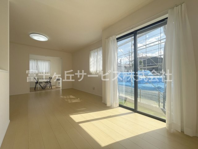 【居間・リビング】 | 島田市御仮屋町 新築一戸建て A号棟 | リビングダイニングです