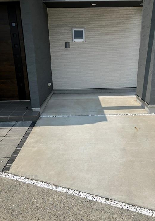 春江町戸建の駐車場