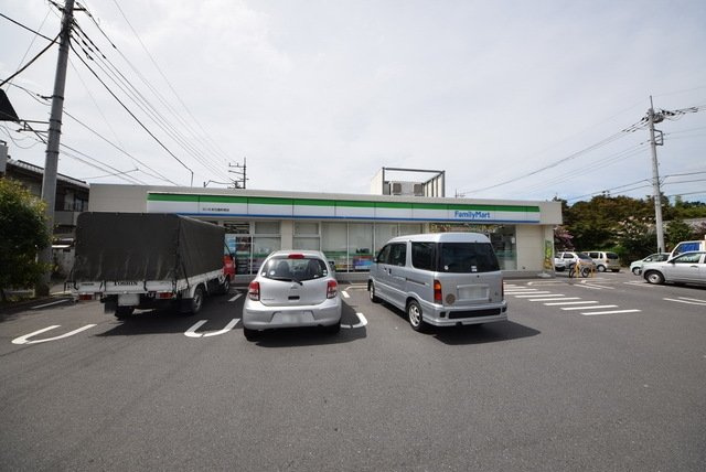 ファミリーマートさいたま日進町南店 174m