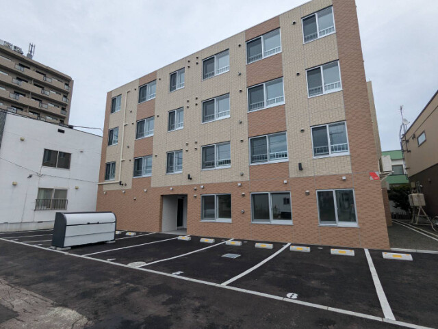 ＮＯＢＬＥ　Ｃｈａｒｍａｎｔ元町