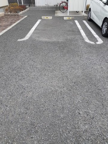 マルコ吹上の駐車場