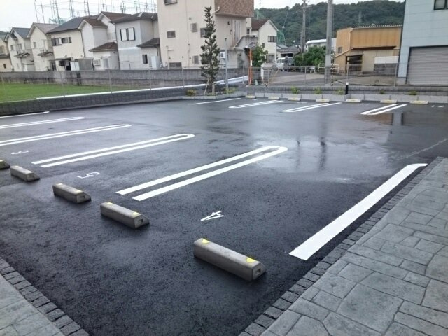 響の駐車場
