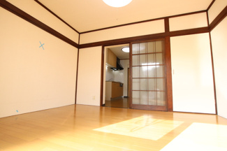 【1階南側洋室】　南向き　DKとつなげてLDK風にも★