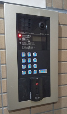 ★ひとり暮らしに心強いオートロック★