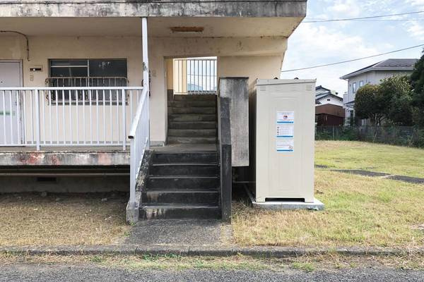 ビレッジハウス古城1号棟のエントランス