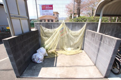敷地内ごみ置き場