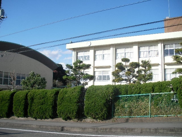 ひなたと春色メゾンの周辺|中学校「裾野市立西中学校まで1828m」