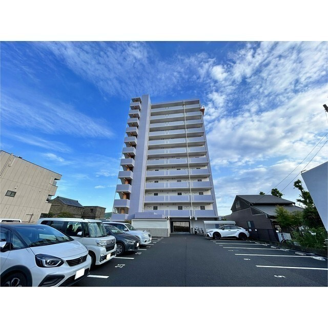 ティアラ川村の駐車場