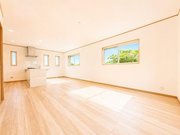 横浜市中区本郷町３丁目の新築一戸建の居間・リビング|自慢したくなるリビング！
形も良く家具の配置にも困りません。