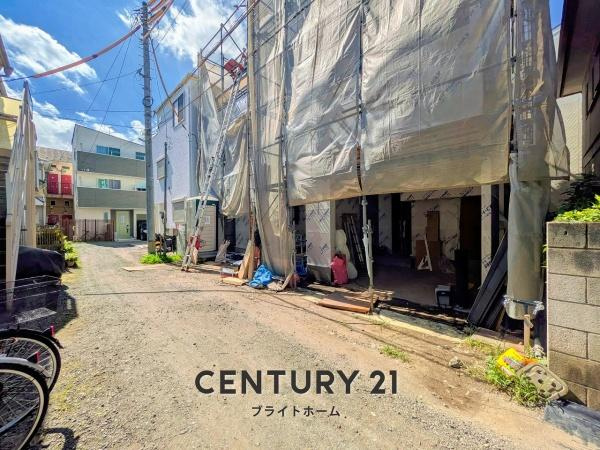横浜市鶴見区下末吉３丁目の新築一戸建の前面道路含む現地写真|車通りが少ない為、小さなお子様にも安心です。
是非一度、現地へ起こしください。