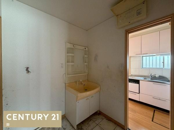 和歌山市木ノ本　中古戸建の独立洗面台