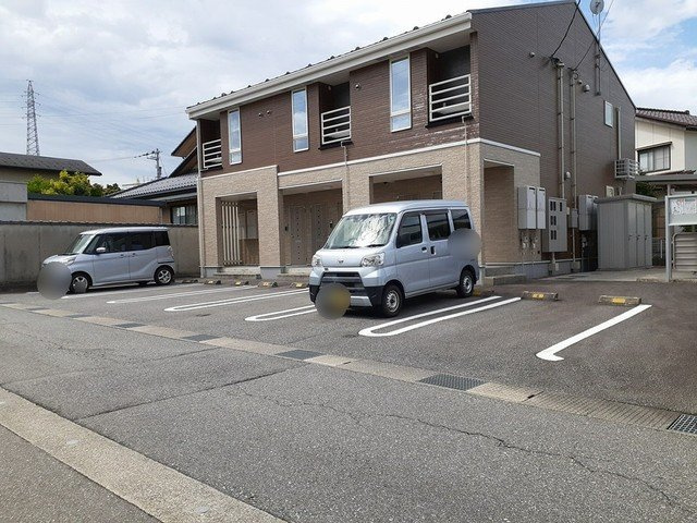 レジデンスＪフェリーの駐車場|駐車場完備です