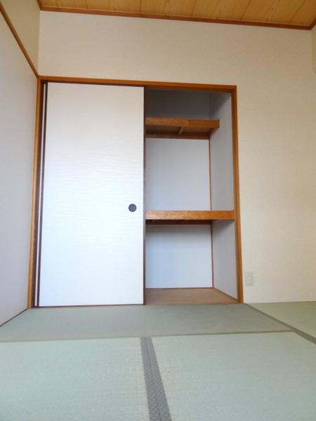 メゾンミチヨの収納|★和室には大きな便利押入れ★
