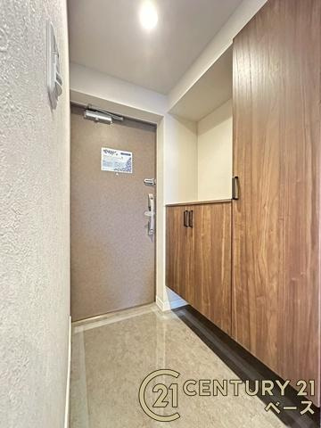 エスリード五位堂の玄関|■現地撮影写真■すっきりとした明るい玄関が家族やお客様を迎えてくれます！
