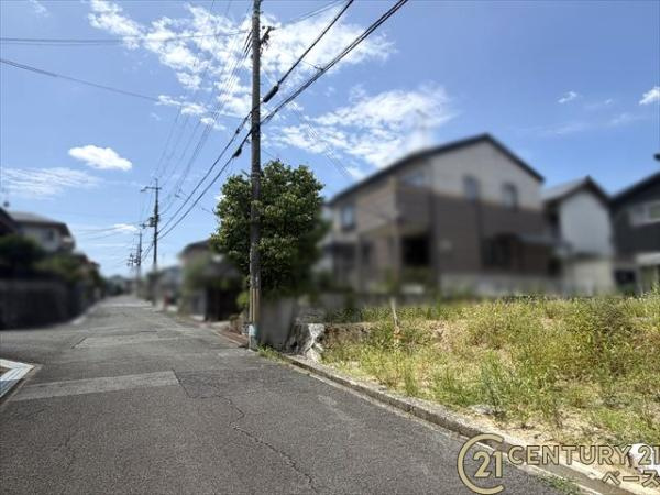 北葛城郡河合町広瀬台２丁目の売地の前面道路含む現地写真|■現地撮影写真■前面道路６ｍ以上・間口も広く開放的！